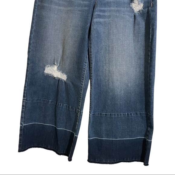 Sneak peek midrise wide leg fray jeans. Size Small. Style#SP-P9332M. Pat… - Picture 9 of 9